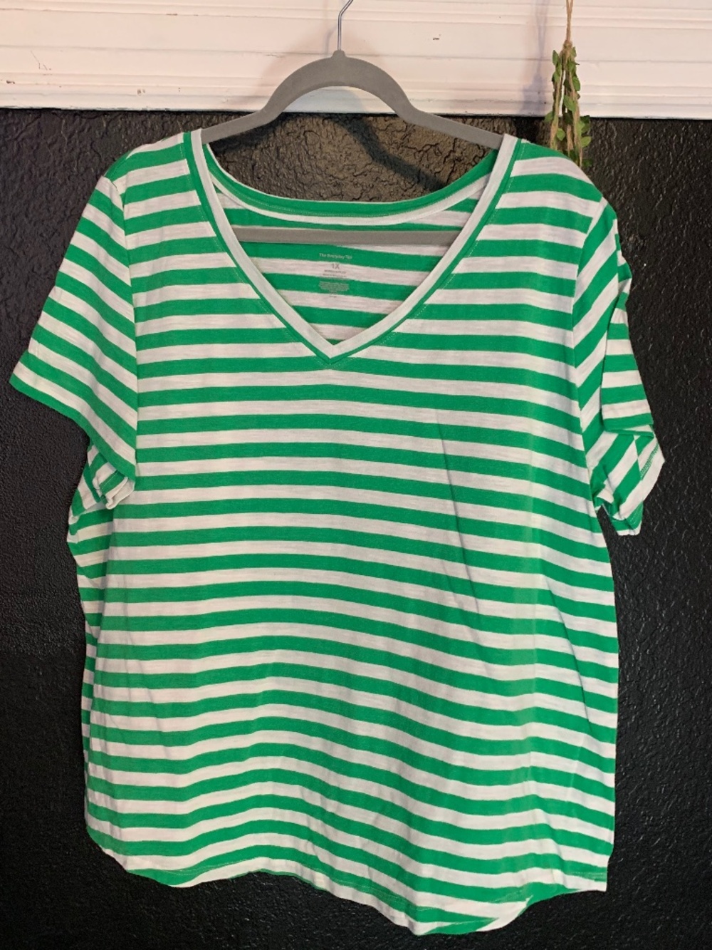 White & Green v neck Tee sz 1X Sonoma Brand